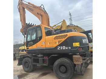 Escavatore HYUNDAI