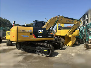 Escavatore cingolato CATERPILLAR 320D2
