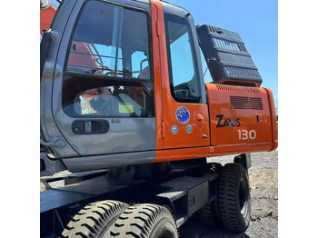 Escavatore gommato HITACHI ZX130W