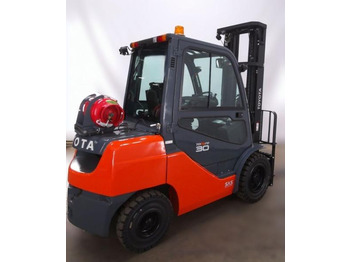 Carrello elevatore a gas FENWICK