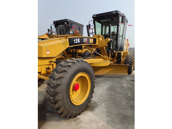 Grader CATERPILLAR 12