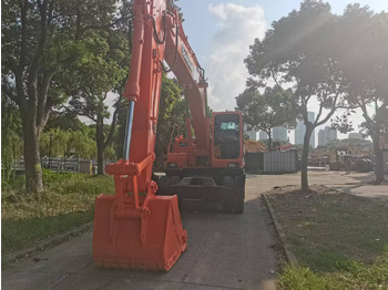 Escavatore gommato DOOSAN DH210W