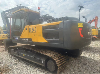 Escavatore cingolato VOLVO EC240