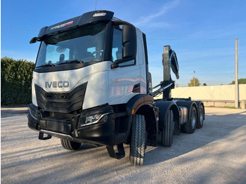 Autocarro scarrabile IVECO Trakker