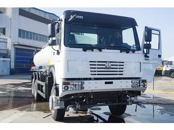 Camion cisterna SINOTRUK