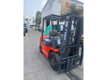 Carrello elevatore diesel heli stock new 2024 model 3T diesel forklift Customizable Mast & Clamp: foto 2
