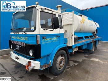 Camion cisterna VOLVO