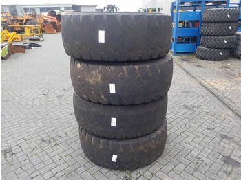 Cerchi e pneumatici JCB