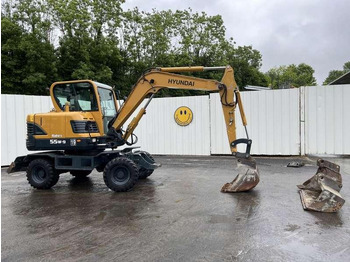 Escavatore gommato HYUNDAI