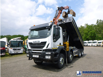 Camion con gru IVECO Trakker
