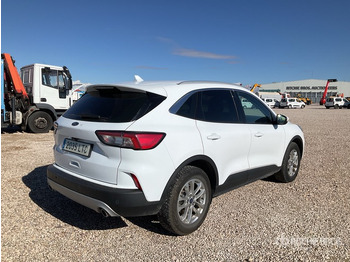 SUV/ Fuoristrada 2021 Ford Kuga Automobile: foto 3 SUV/ Fuoristrada 2021 Ford Kuga Automobile: foto 3