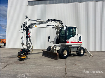 Escavatore gommato LIEBHERR A 914