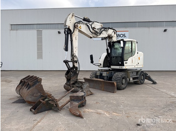 Escavatore gommato LIEBHERR A 914