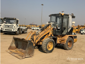 Pala gommata CATERPILLAR 906