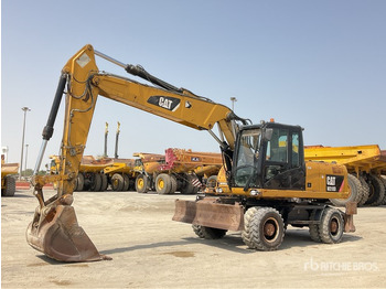 Escavatore gommato CATERPILLAR M318D