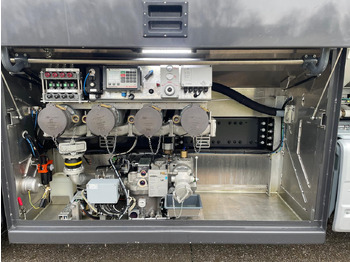 Camion cisterna nuovo SCANIA P370: foto 2