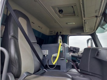 Camion cisterna VOLVO FM: foto 4