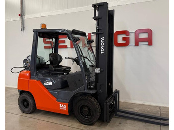 Carrello elevatore a gas TOYOTA FGF 25