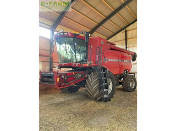Mietitrebbia CASE IH