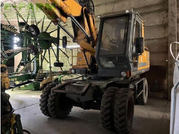 Escavatore gommato JCB JS130W