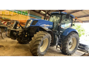 Trattore NEW HOLLAND T7.220