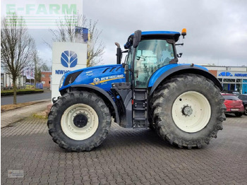 Trattore NEW HOLLAND T7