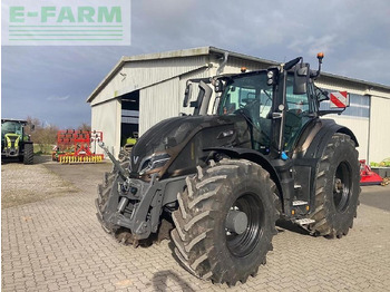 Trattore VALTRA