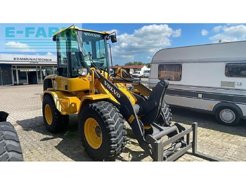 Miniescavatore VOLVO L30