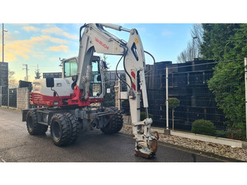 Escavatore gommato TAKEUCHI