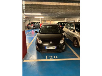 Autovettura RENAULT
