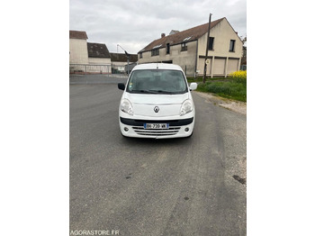 Autovettura RENAULT