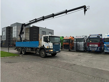 Camion con gru SCANIA P124