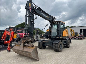 Escavatore gommato HYUNDAI