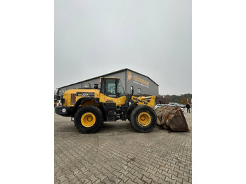 Pala gommata KOMATSU WA320