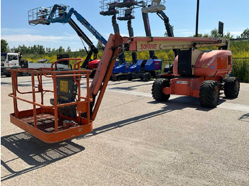 Piattaforma aerea JLG