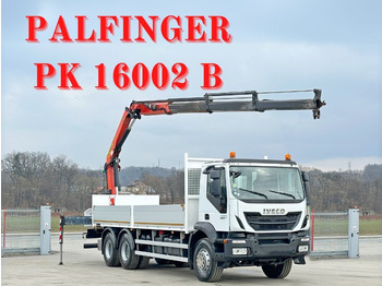 Camion con gru IVECO Trakker
