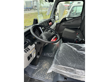 Foto d'interni 1: Autocarro cella isotermica nuovo Mitsubishi Canter FUSO 70C18 Isotherm Koffer