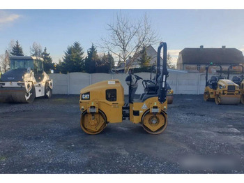 Rullo Caterpillar CB 24B road roller: foto 2 Rullo Caterpillar CB 24B road roller: foto 2