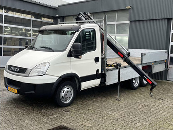 Furgone con cassone fisso IVECO Daily
