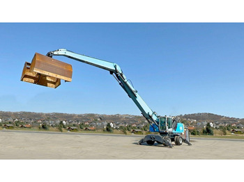 Escavatore gommato TEREX