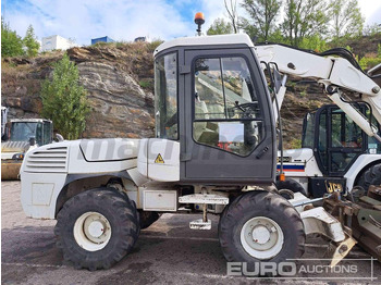 Escavatore gommato MECALAC