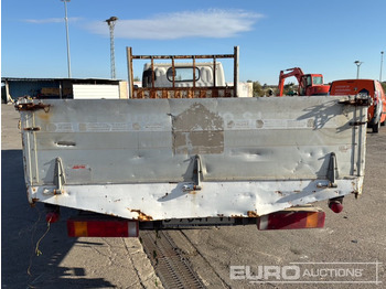 Autocarro con pianale/ Cassone fisso 1999 Nissan Cabstar: foto 4 Autocarro con pianale/ Cassone fisso 1999 Nissan Cabstar: foto 4