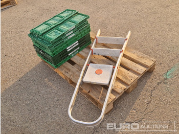Attrezzatura da costruzione Pallet of Fruit Storage Trays, Step Ladder: foto 3