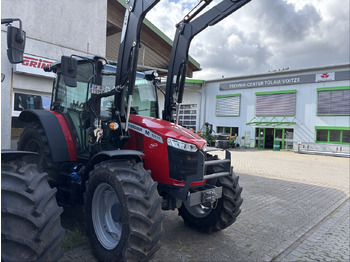 Trattore MASSEY FERGUSON 5711