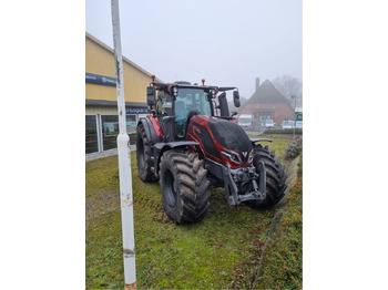 Trattore VALTRA