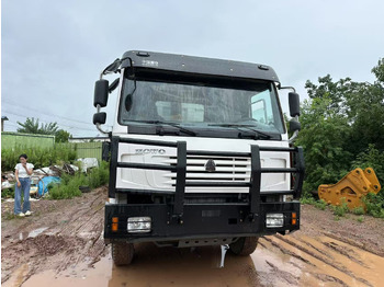 Autocarro ribaltabile per il trasporto di materiali sfusi HOWO 371hp: foto 2