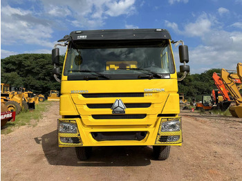 Autocarro ribaltabile SINOTRUK HOWO