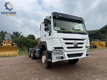 Trattore stradale SINOTRUK HOWO