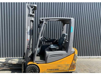 Carrello elevatore elettrico Jungheinrich EFG216: foto 2