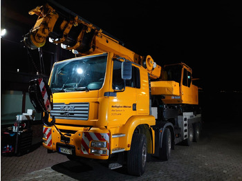 Camion con gru MAN